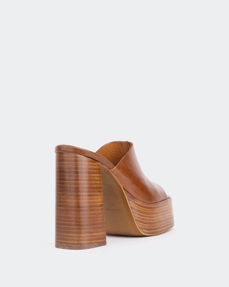 Garden Walk Overboard Tan Leather/Cuir Ocre