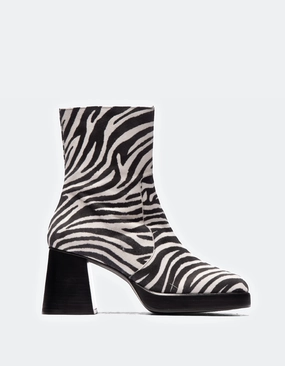 Sullivan Zebra Print Flexible Frame River Crossing Casual Footwear