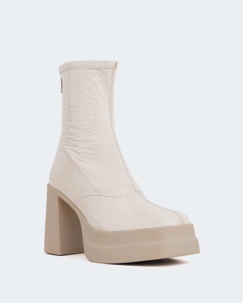 Protective Finish Rough Trail Hiker Voltera Off White Naplack Stretch