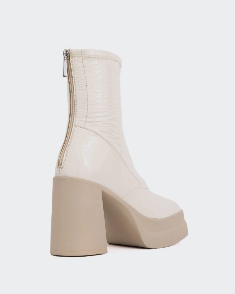 Voltera Off White Naplack Stretch Easy To Clean