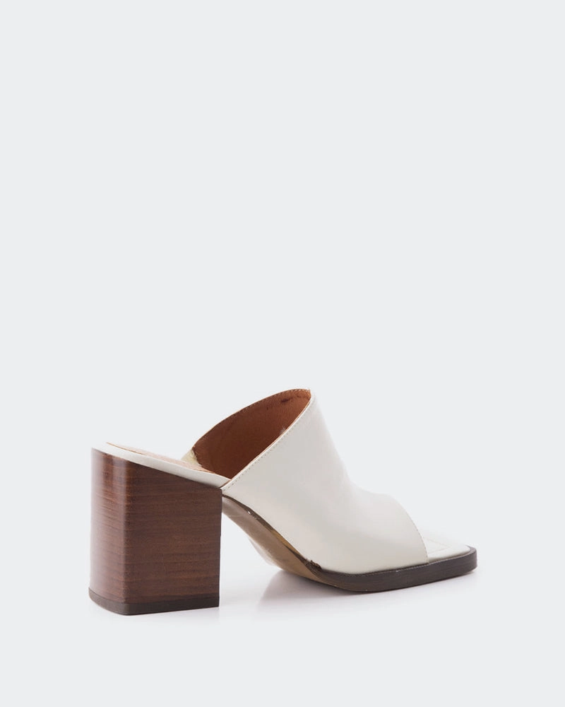 Advanced Traction Pattern Arleth Off White Leather