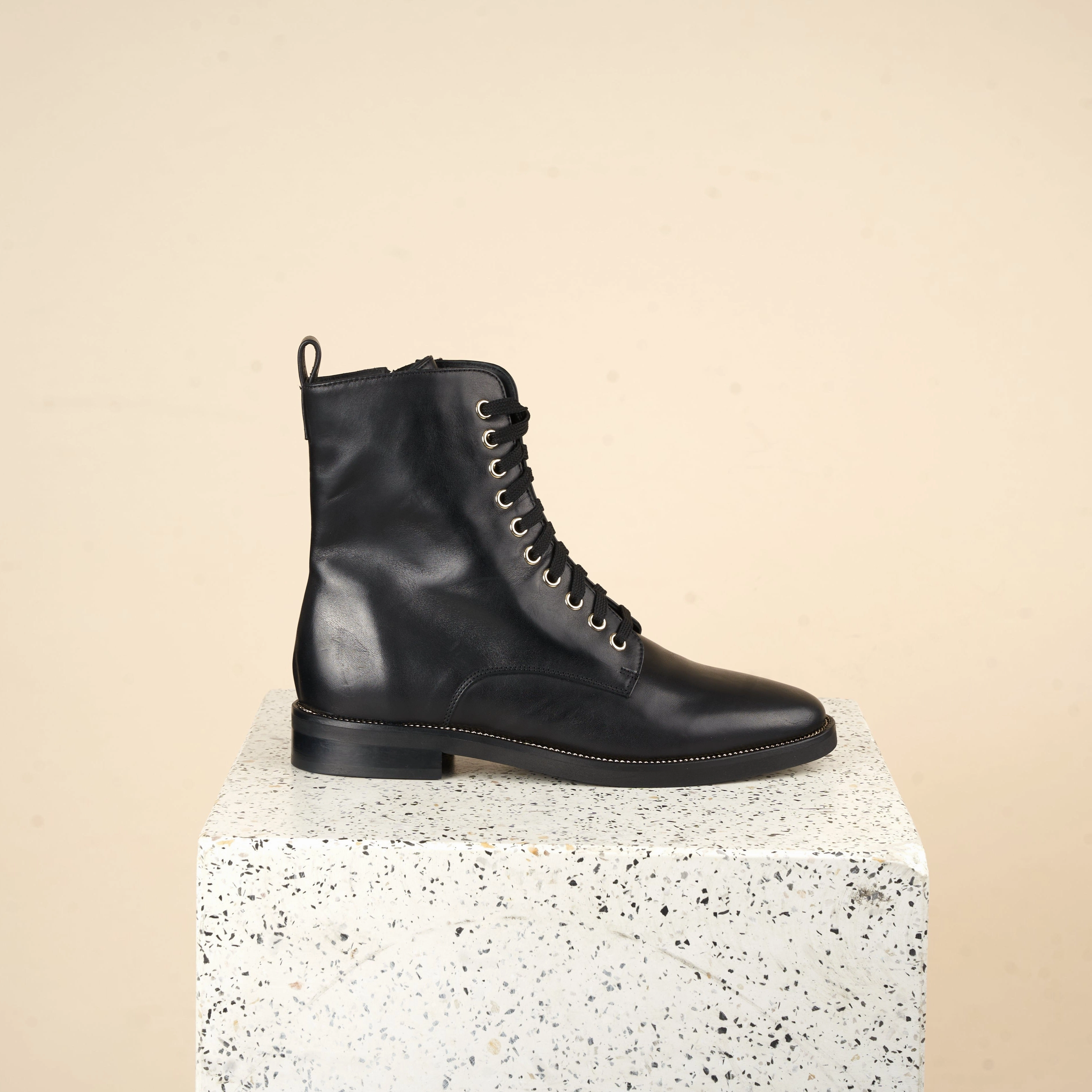 Asti Due - Black Leather Rugged Walk