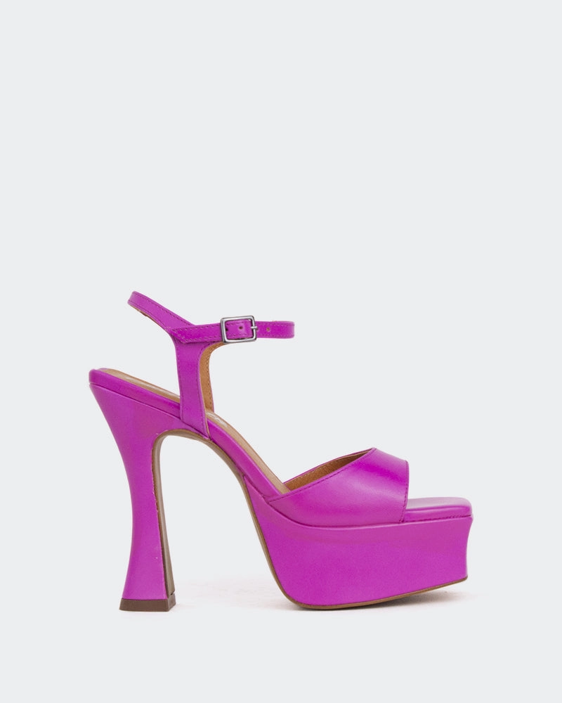 Betsey Purple Leather/Cuir Violet Travel-ready Footwear Effortless Comfort