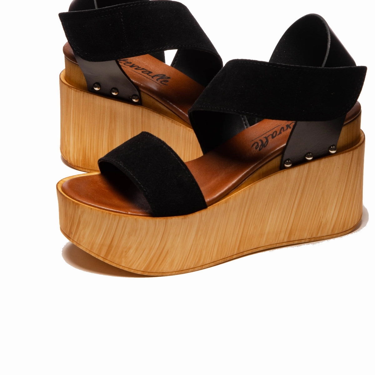 Soft-touch design Recycled Rubber Blaze Black Multi Suede