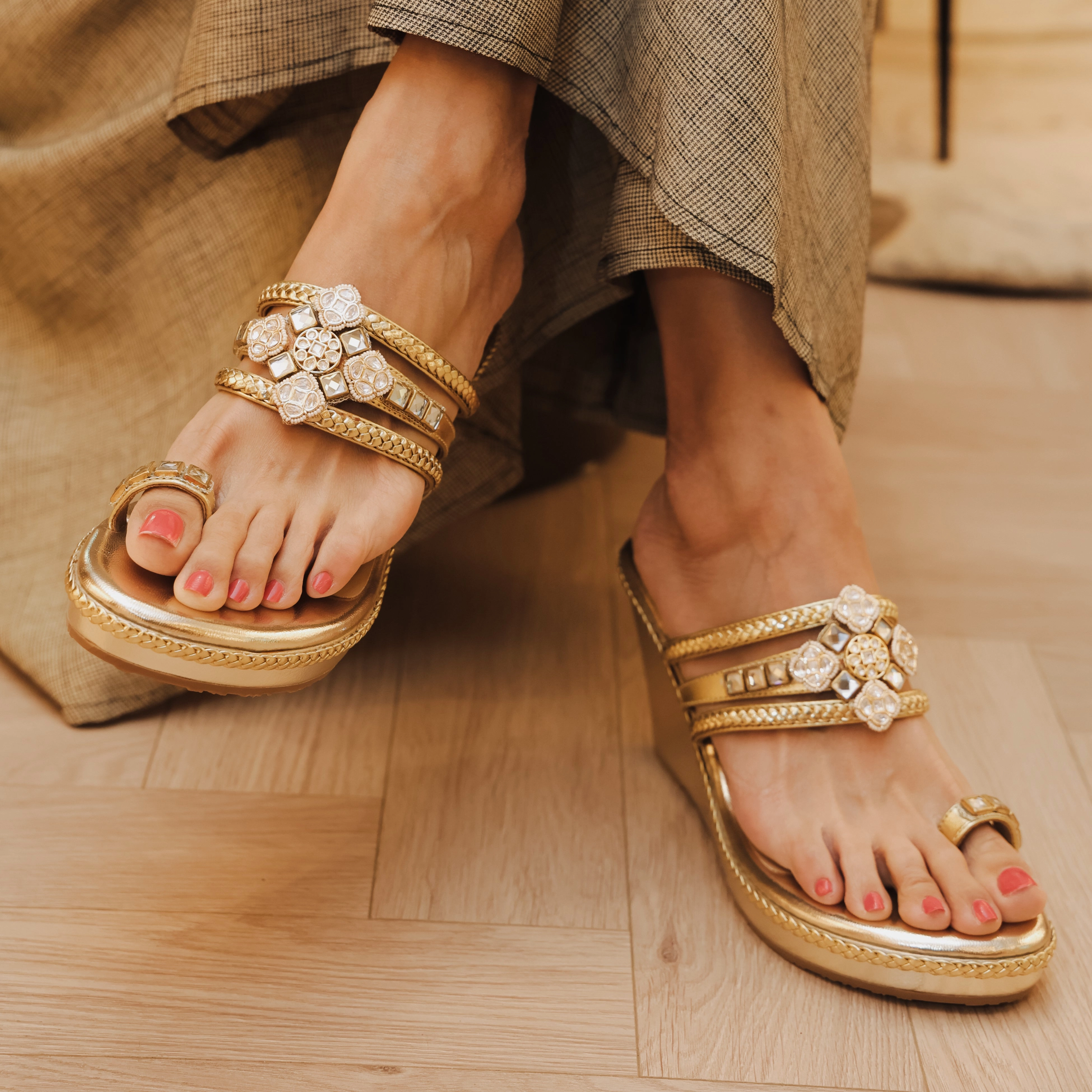 SANAYA- GOLD KUNDAN KOLHAPURIS Trendy Flip-flops