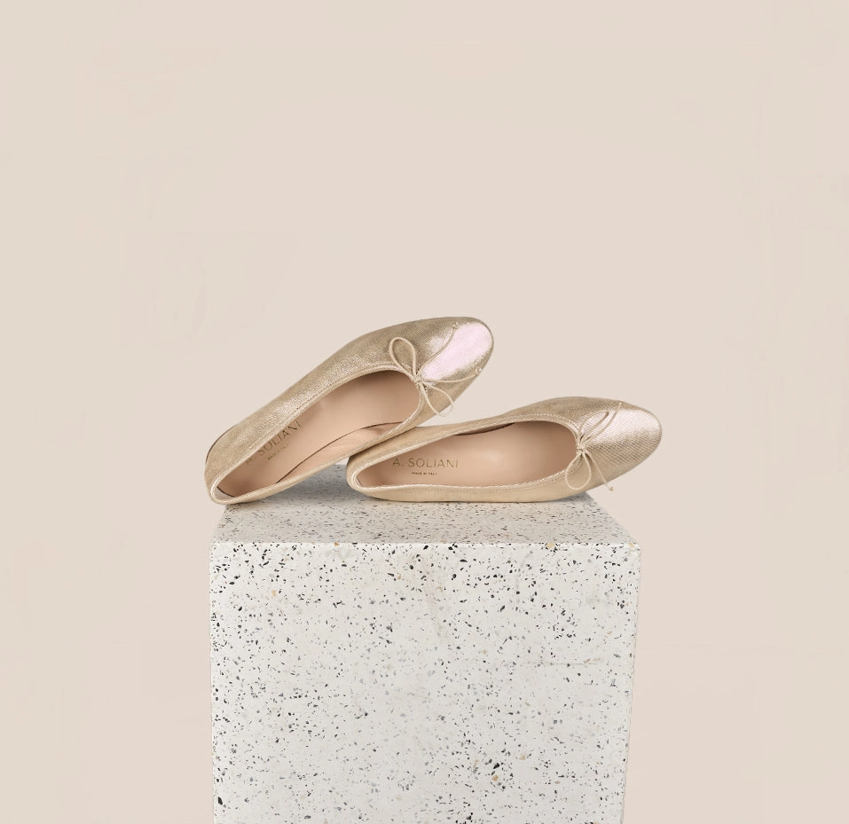 Polished Silhouette Como - Gold Lines