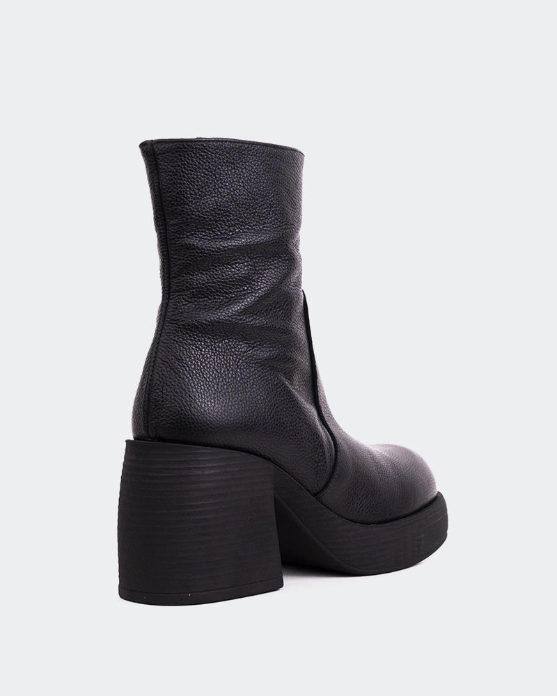 Chamonix Black Leather Natural Fit