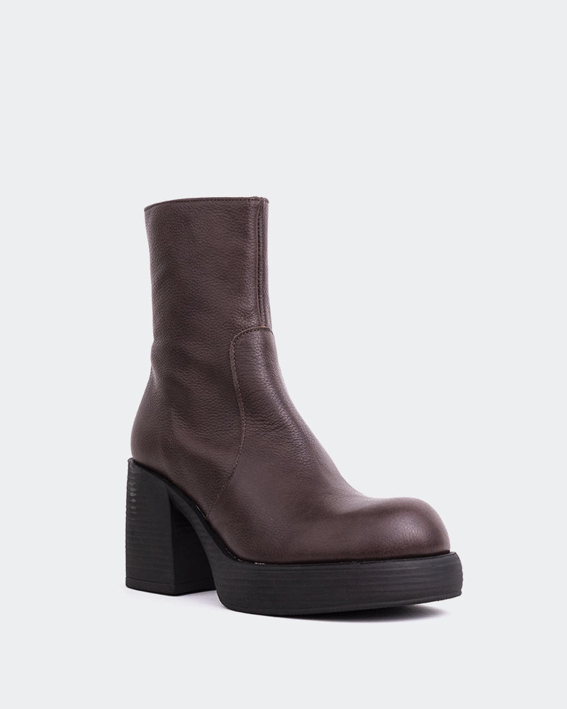 Chamonix Brown Leather Feather Light Weather Resistant User Sporty Design