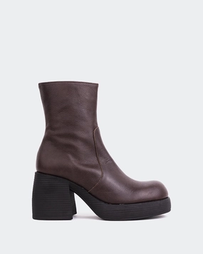 Chamonix Brown Leather Chukka Silhouette