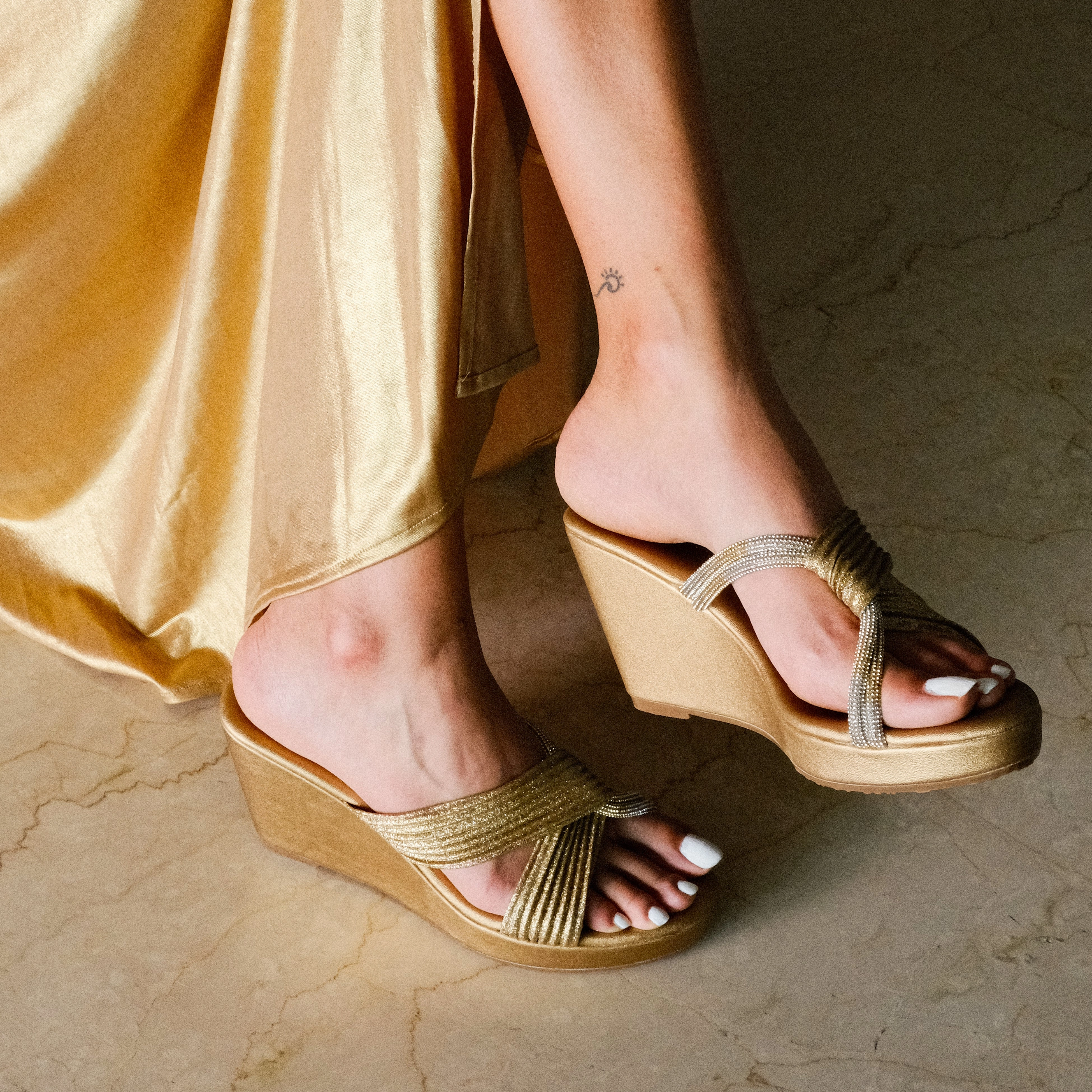 LULU- ANTIQUE GOLD WEDGES Breath Ease