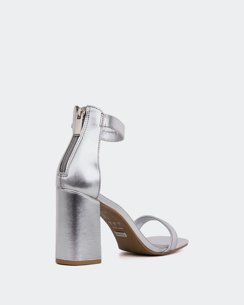 Clarita Silver Metal Comfort Flex Technology Distinctive cushioning