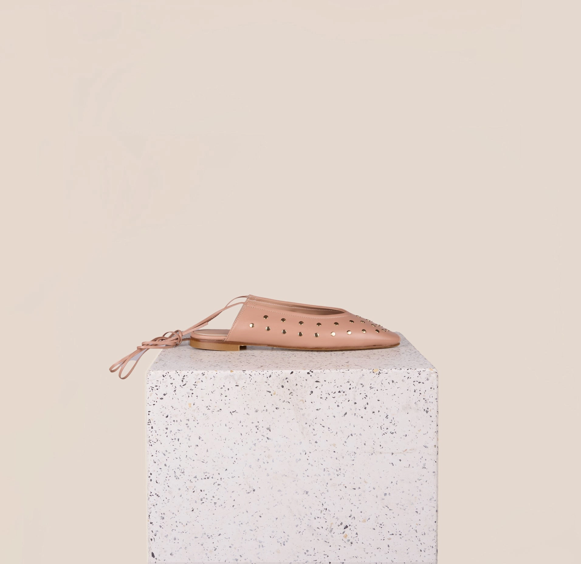 Como Ties Studs - Nude Gala Fit Versatile Footwear