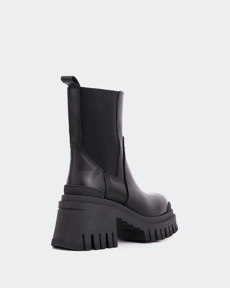 Moose Black Leather Ergonomic Shape