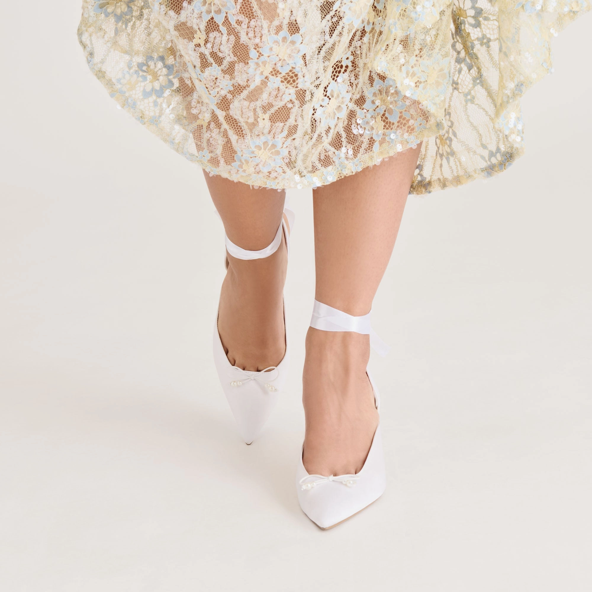 suitable for amateurs type EFORA HEELS TRUE WHITE SATIN