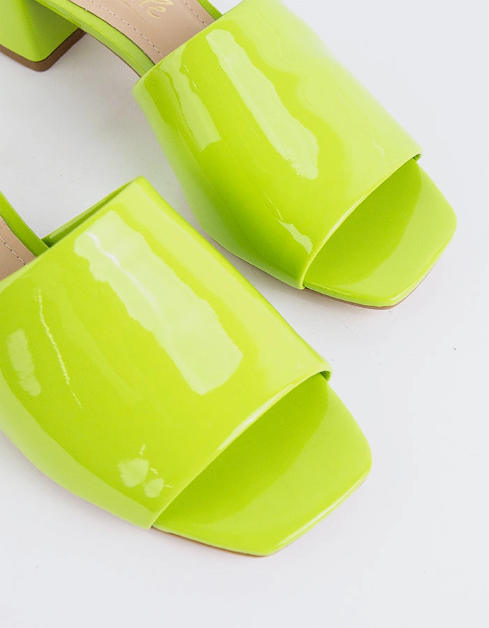 Fortunata Green Naplack Cushioned Straps Sole Traction