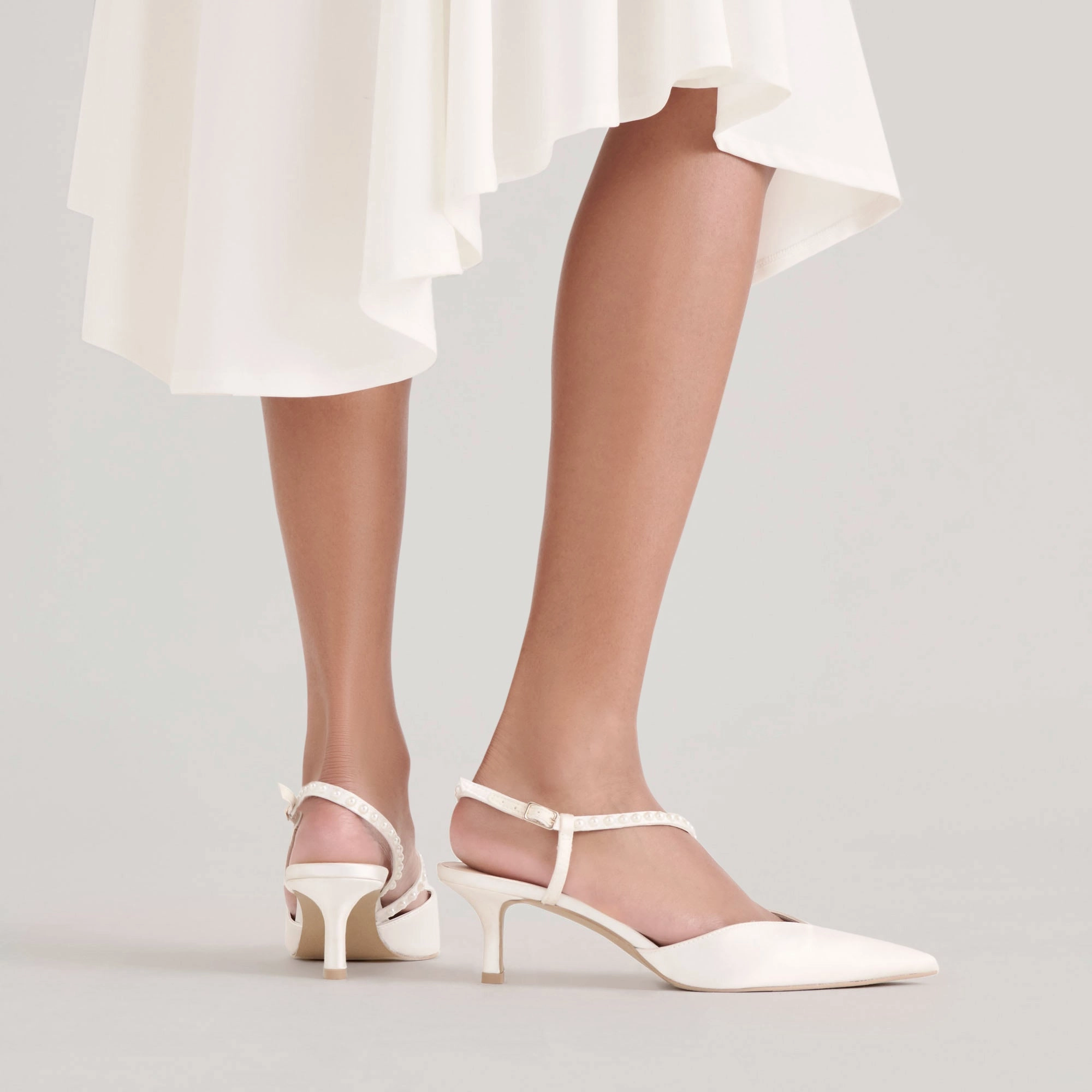 KAMRA PEARL MID HEELS TRUE WHITE SATIN runners'