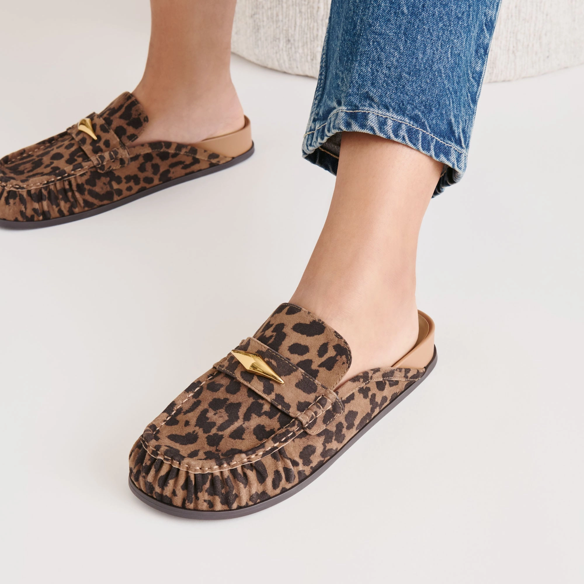 JODERO FLATS BROWN LEOPARD PRINTED SUEDE ventilation channels Compression Resistant Foam