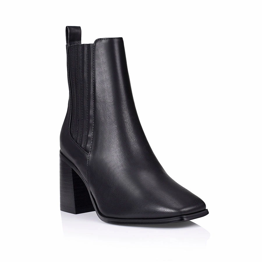 Fall Layer Limber Chelsea Ankle Boots - Black Softee