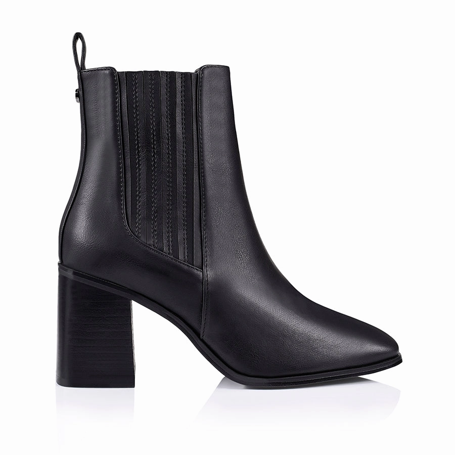 Limber Chelsea Ankle Boots - Black Softee Boot Style