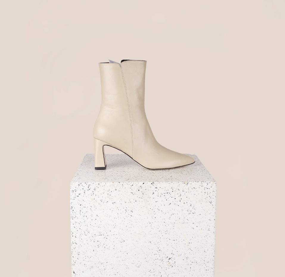 Livorno- Oat Leather Lace-up Feather Light Comfort Seeker