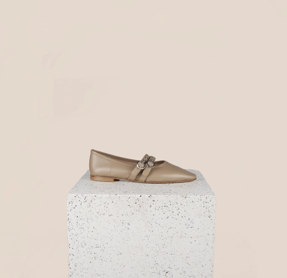 Urban Daywear Como 2 Buckle - Argille