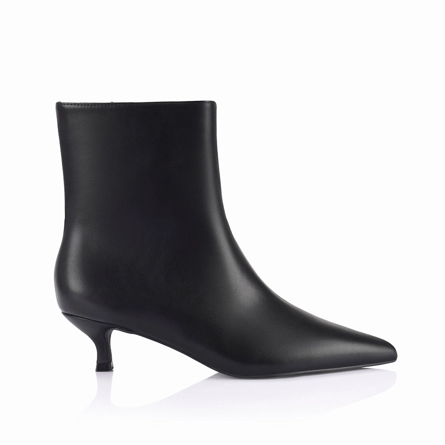 Luca Ankle Boots - Black Active Look