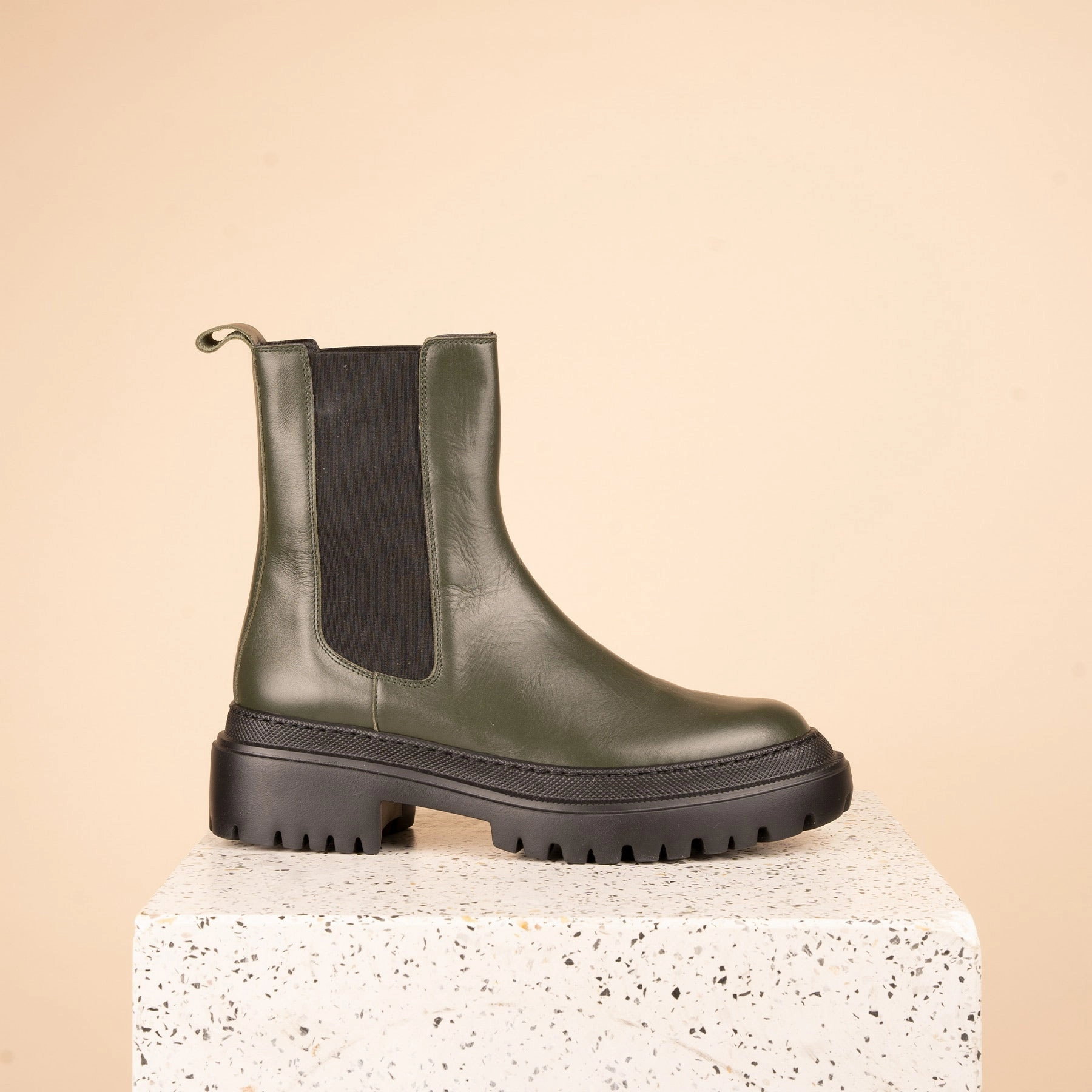 Wide toe box Padded Interior Hiking Trails Monza - Pine Calf Leather