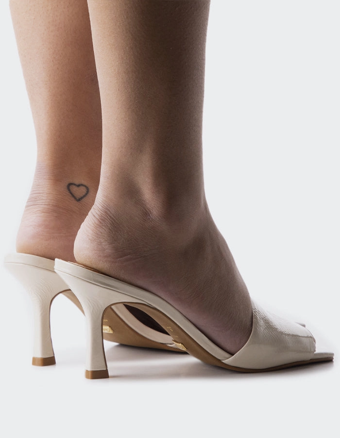 Chic Travel Flats Mylos Cream Naplack