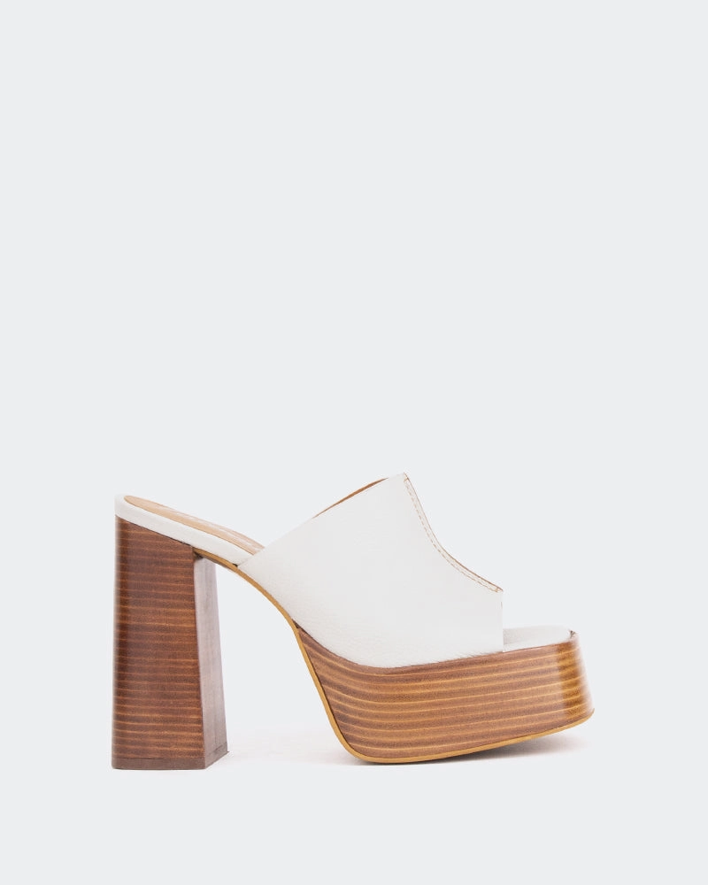 Overboard Off White Leather/Cuir Blanc Cass?? Trendy And Comfortable