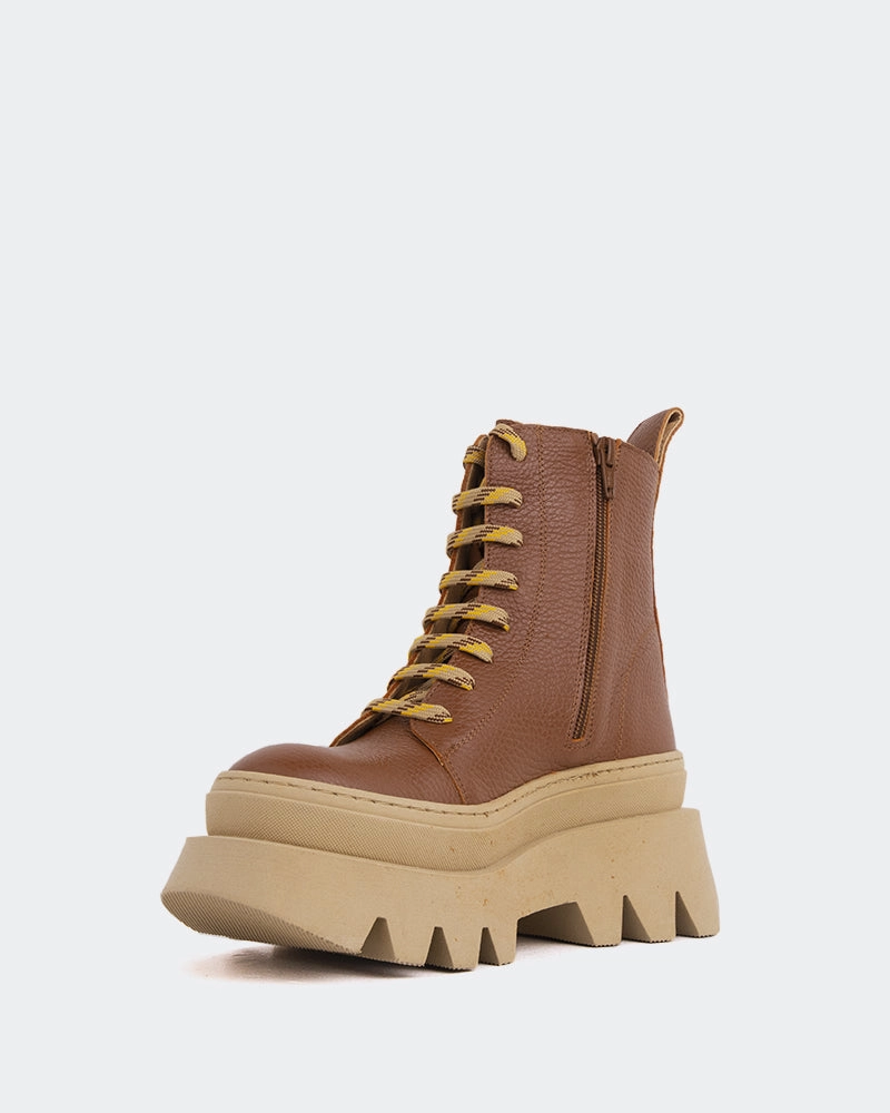 Bianchi Camel Leather Weekend Ready Easy On Design