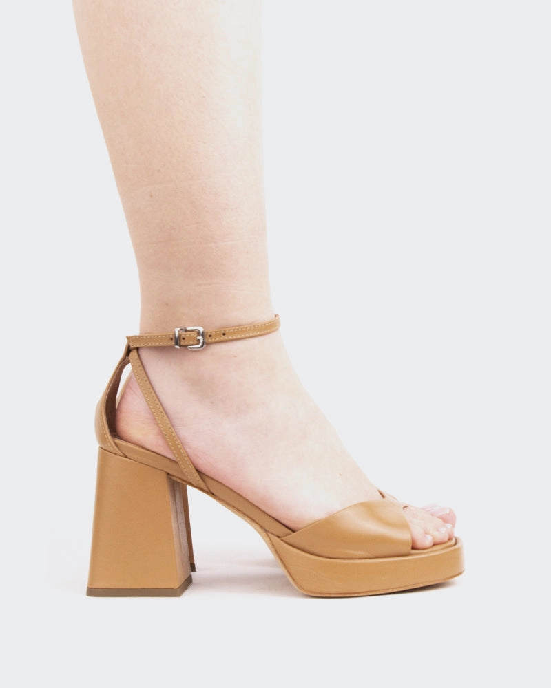 Tear Resistant Webbing Sturdy Sole Construction Pujol, Camel Leather/Cuir Chameau