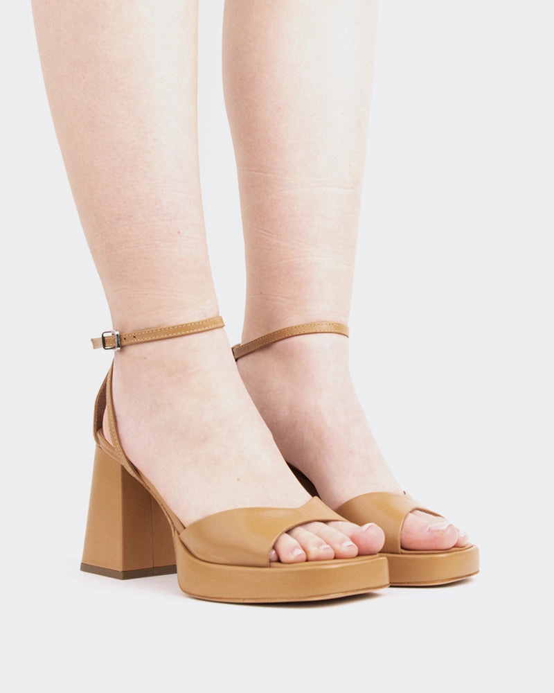 Pujol, Camel Leather/Cuir Chameau dry surface