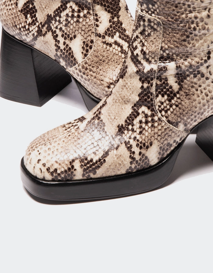 Sullivan Natural Snake Anti-Slip Function Trail Ready