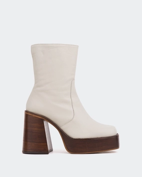 Wicked Off White Leather Low Profile Trail Exploration