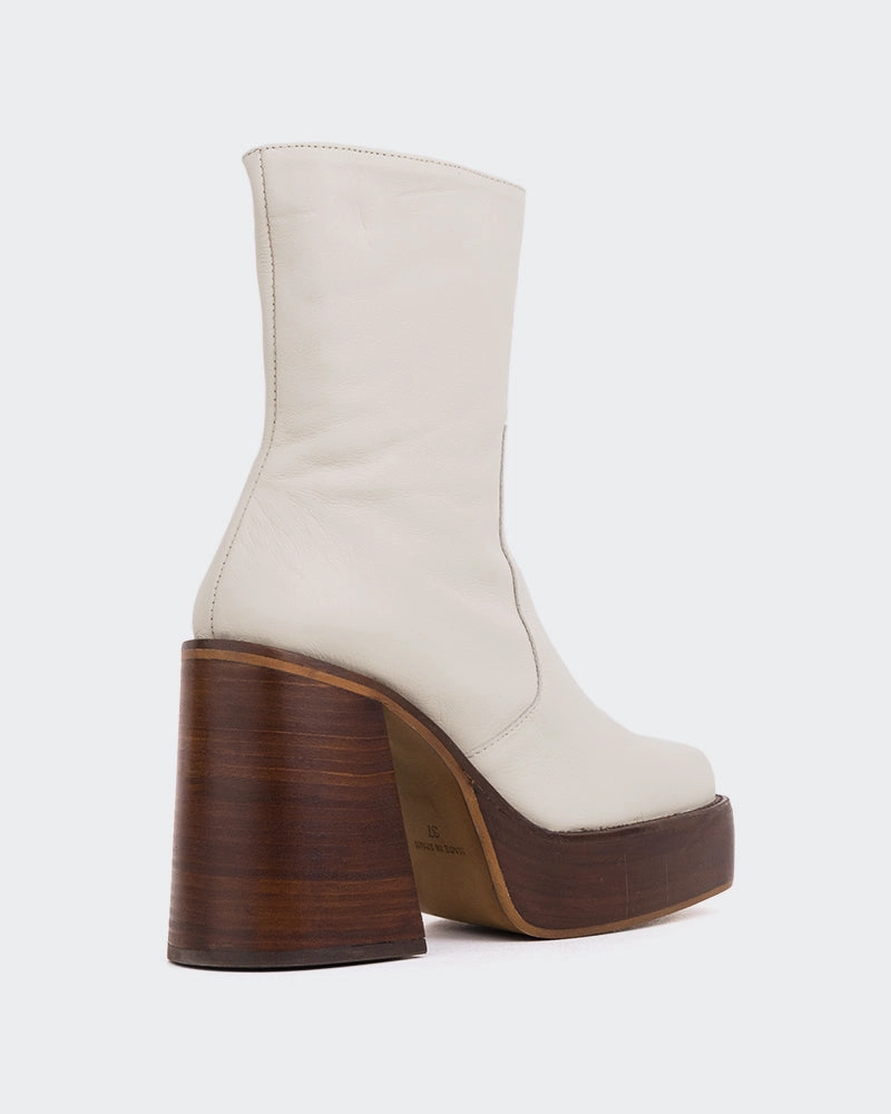 Wicked Off White Leather Low Profile Rainy Day Commuter