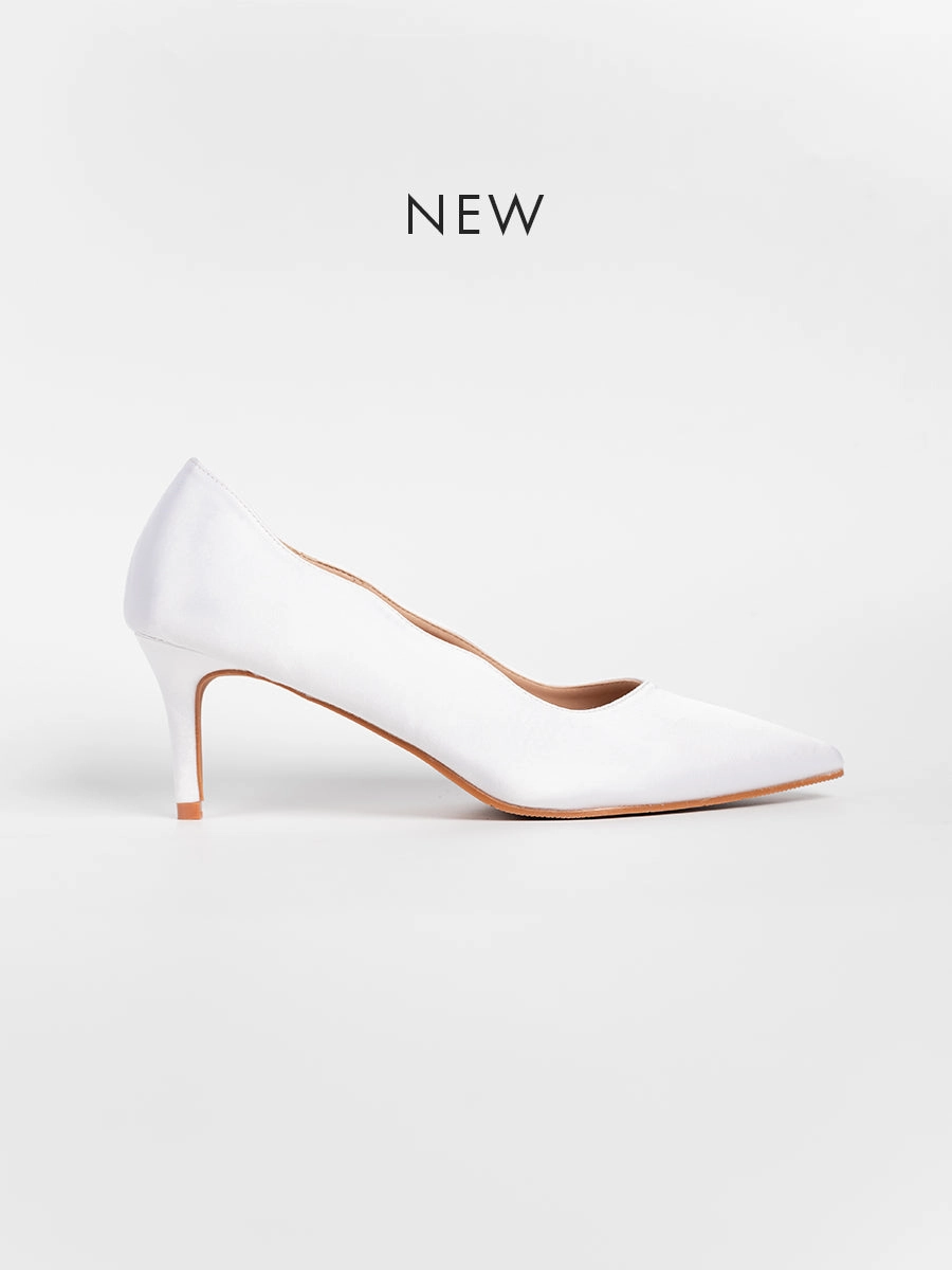 stage look Satin Scallop Pumps