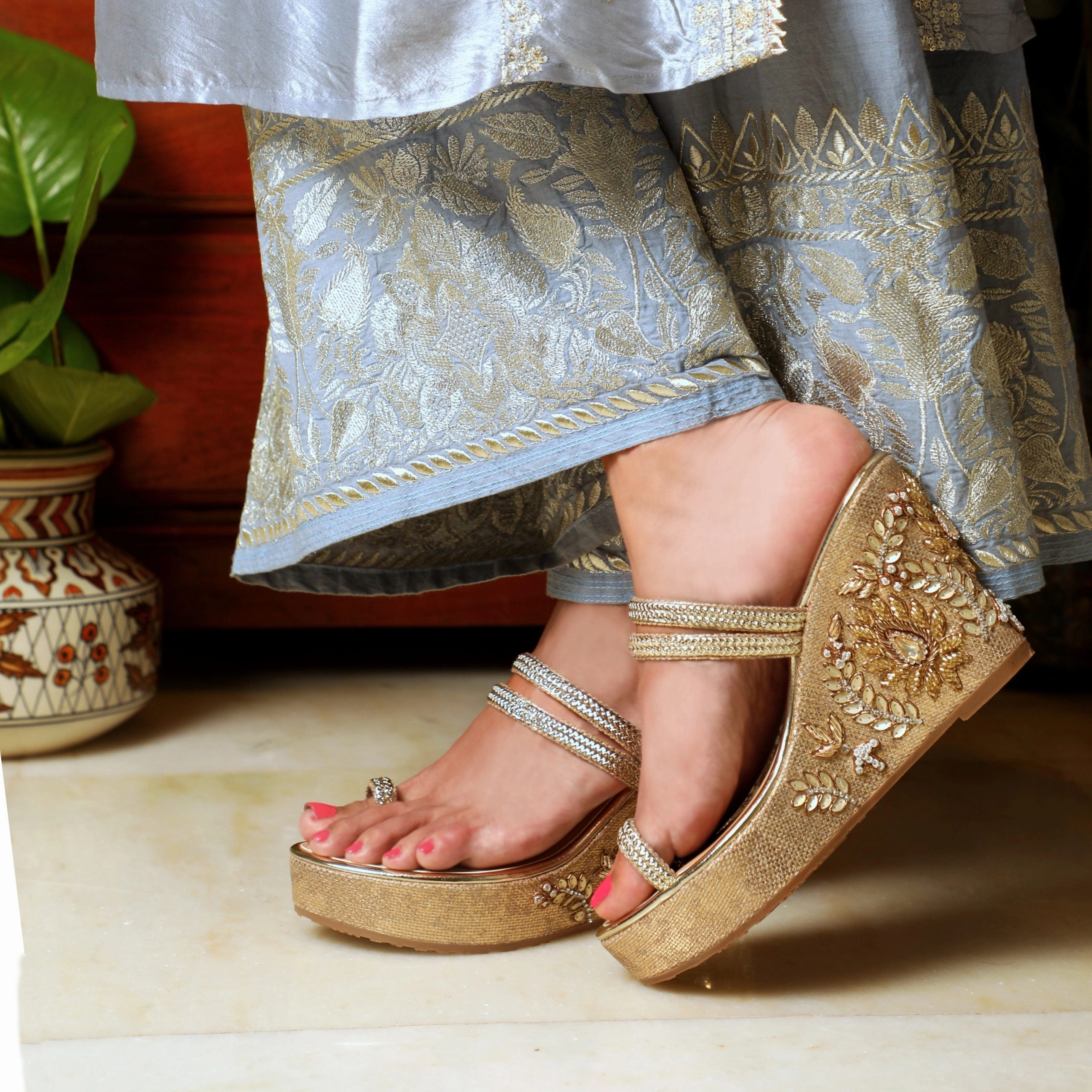 festival look Ergonomic Support SHAIZA- EMBROIDERED KOLHAPURIS
