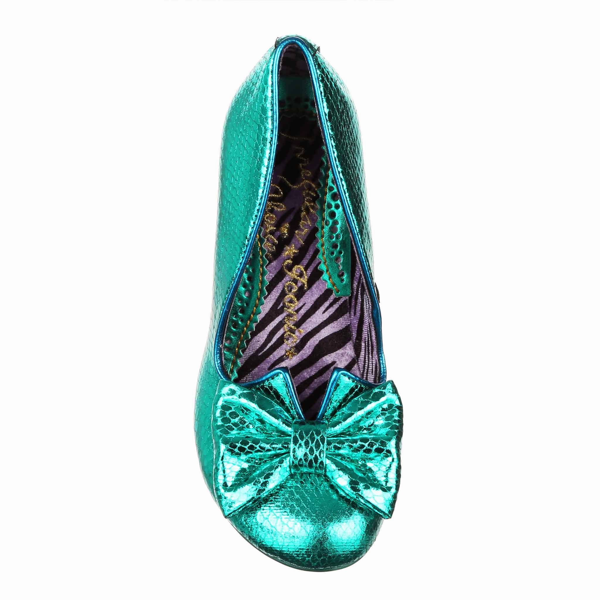 Season Wear Sharp Detailing Just In Time