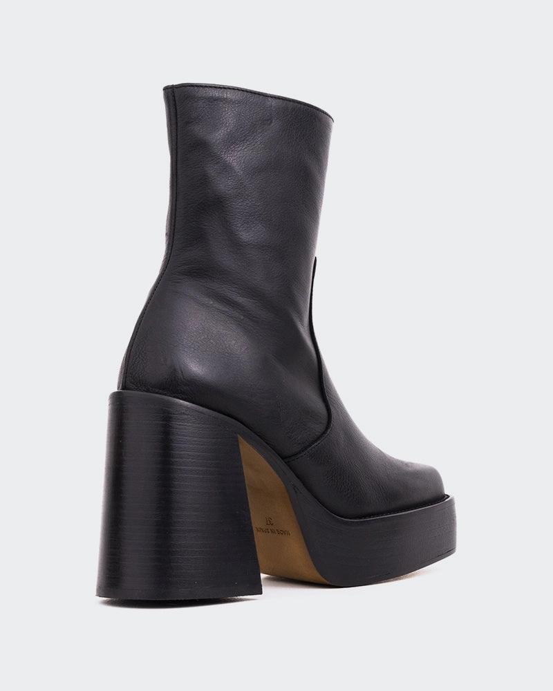 Wicked Black Matte Leather Dressy look