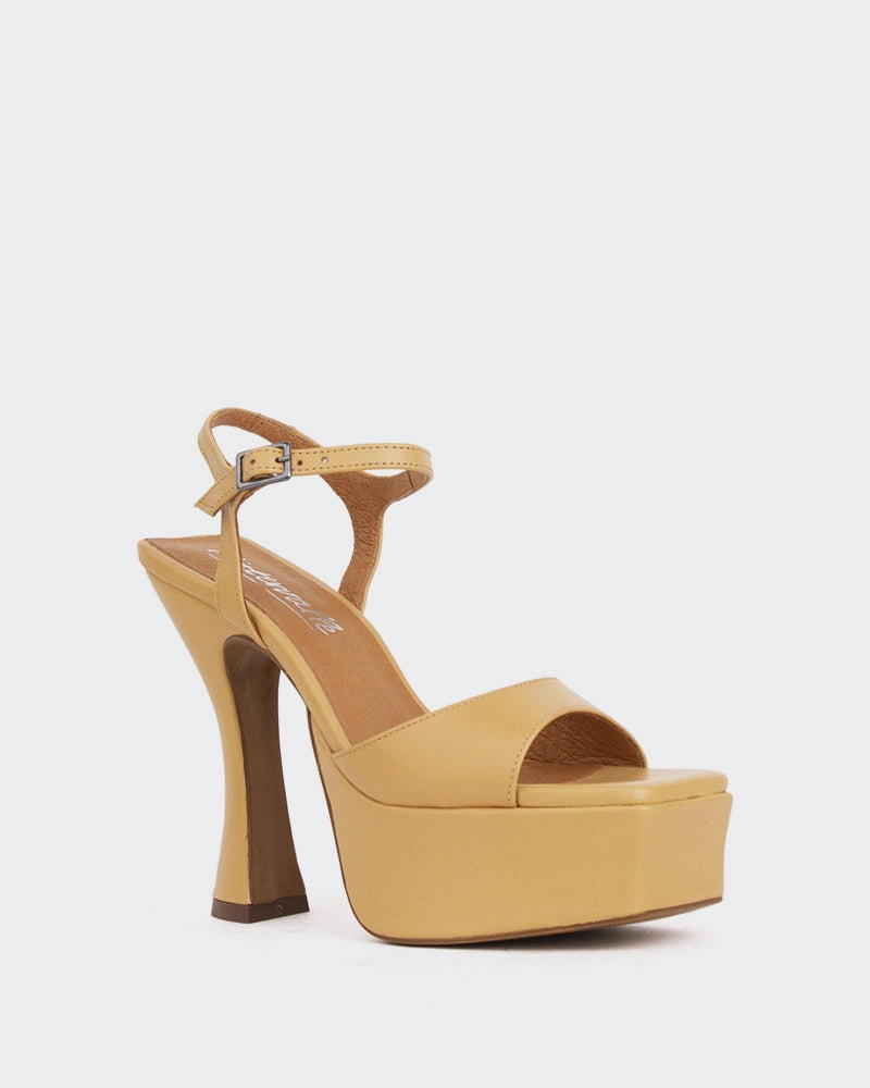 Padded Heel Betsey Camel Leather/Cuir Chameau