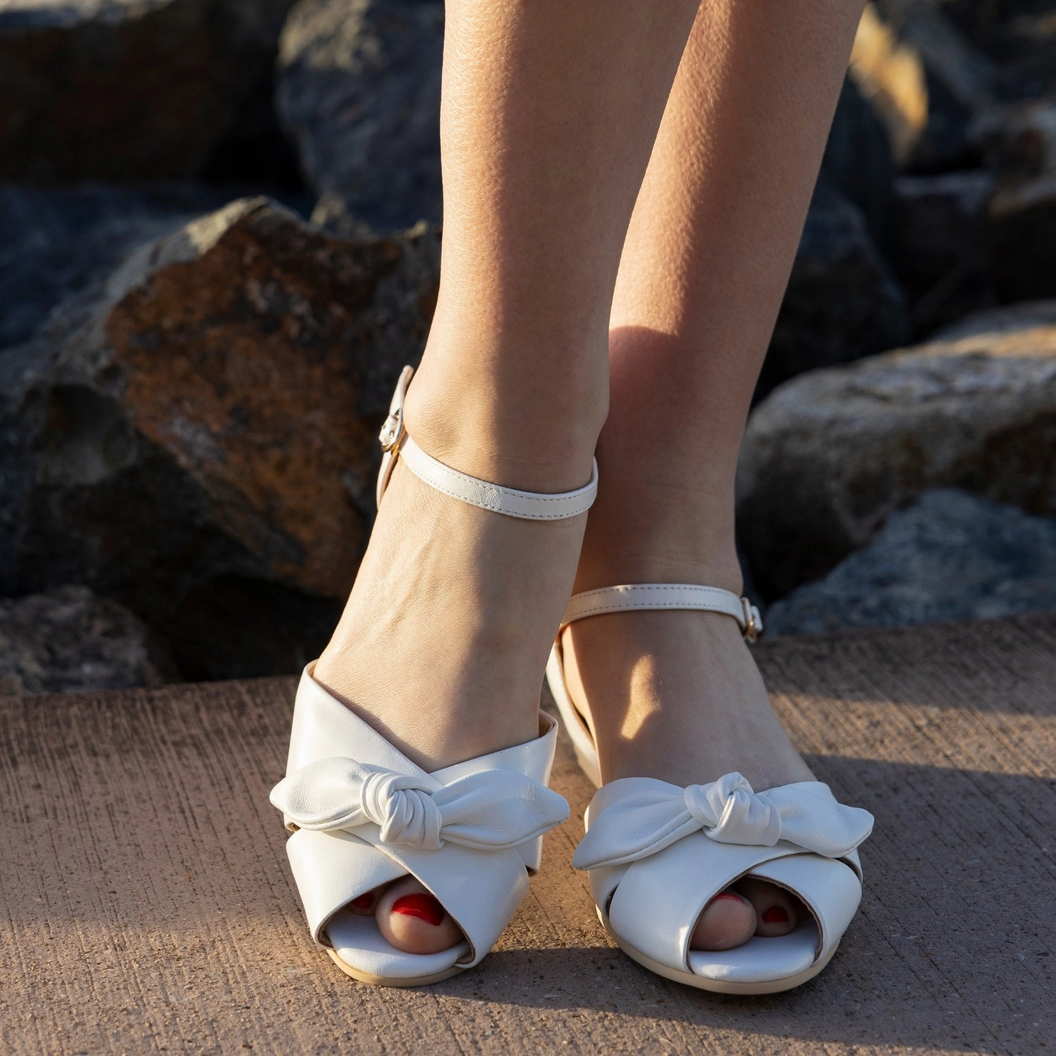 Taormina (White) Cushioned Support