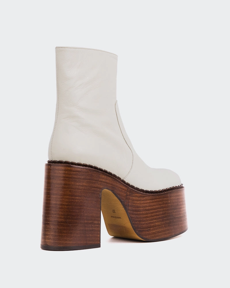 Gunner Off White Leather Cozy And Stylish