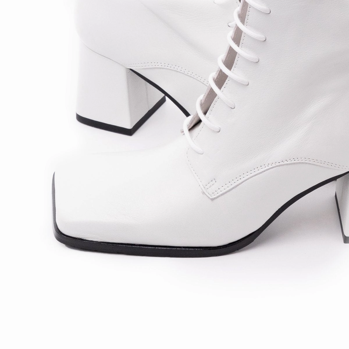 Ski Lodge Chatham White Leather