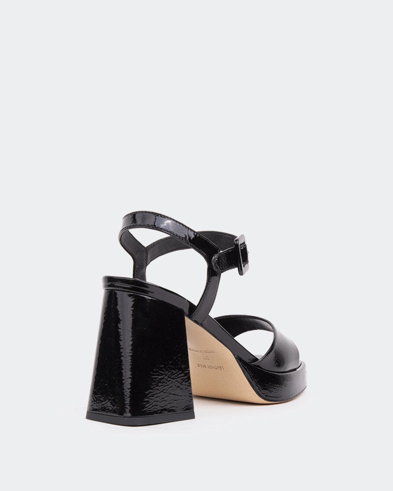 Ulias, Black Naplack/Naplack Noir Adjustable Hook and Loop Straps Open Air