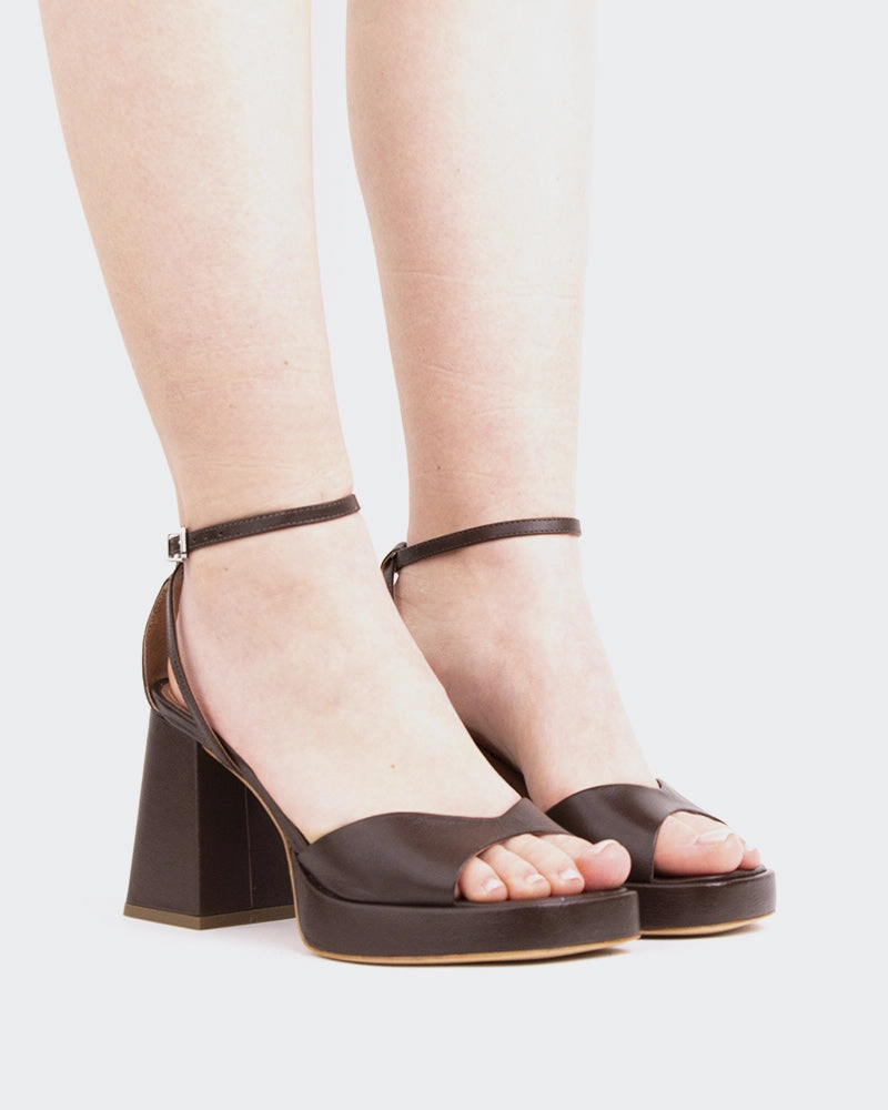 Secure Closure T Strap Pujol, Brown Leather/Cuir Brun