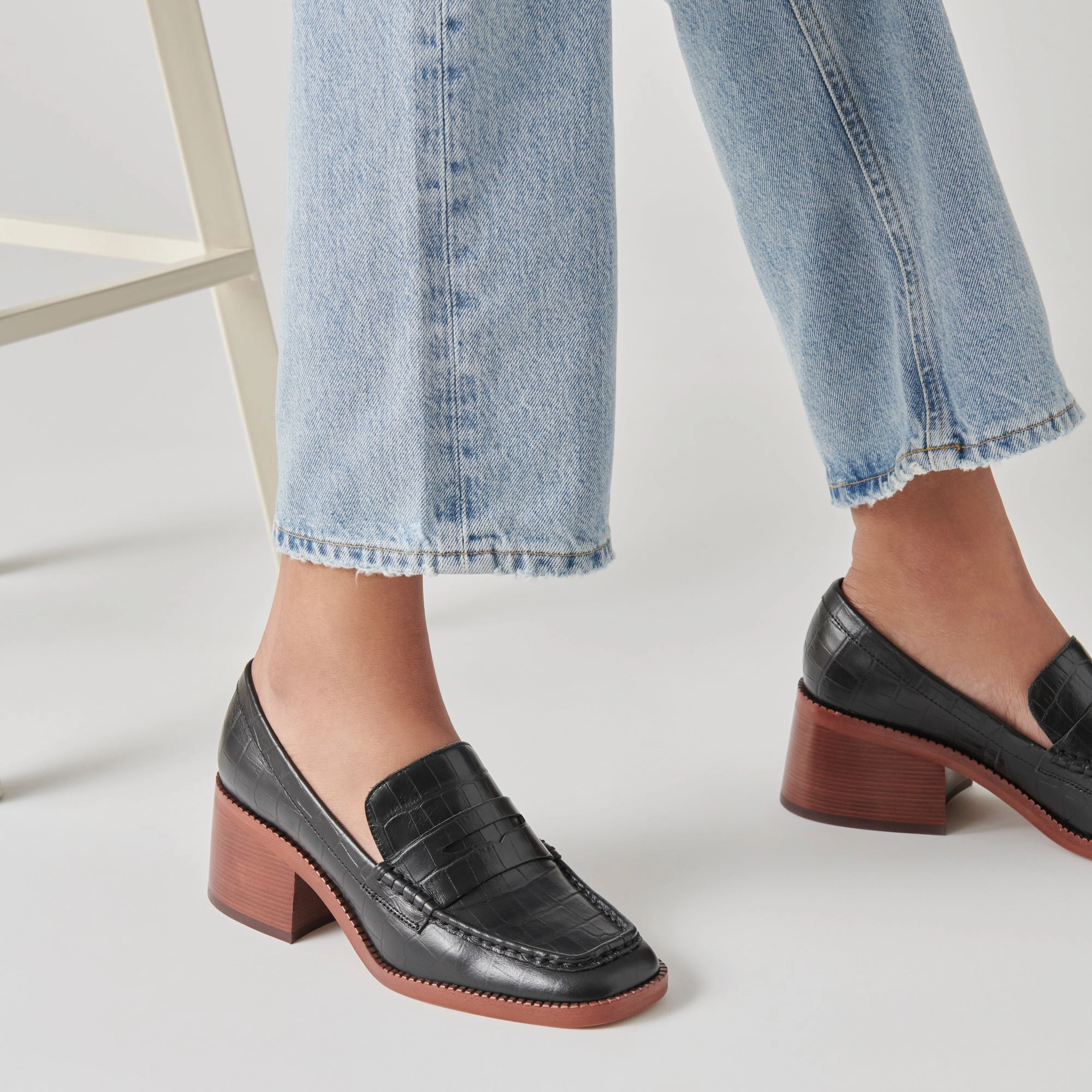 Stretchable Tongue TALIE LOAFERS NOIR EMBOSSED LEATHER - re:vita